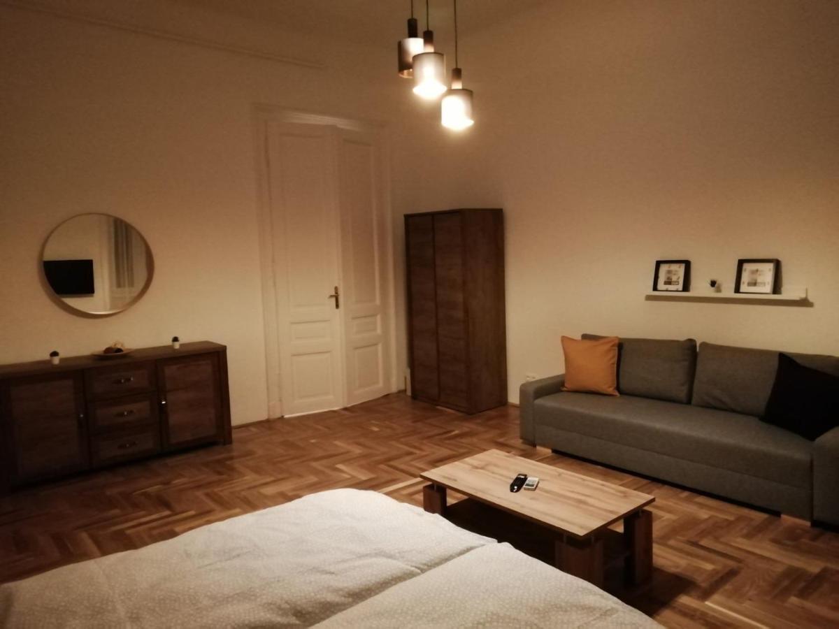 شقة Luxury New Cozy Flat At Dob Street Nearby Gozsdu Court بودابست المظهر الخارجي الصورة